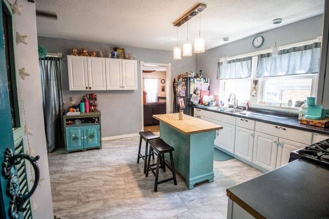 1127 Independence Avenue, Waterloo, IA 50703