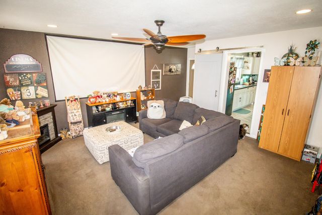 1127 Independence Avenue, Waterloo, IA 50703