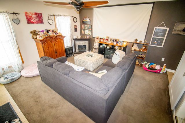 1127 Independence Avenue, Waterloo, IA 50703