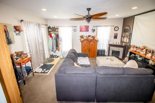 1127 Independence Avenue, Waterloo, IA 50703