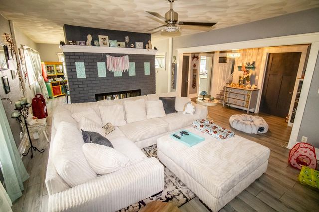 1127 Independence Avenue, Waterloo, IA 50703