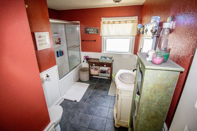 1127 Independence Avenue, Waterloo, IA 50703