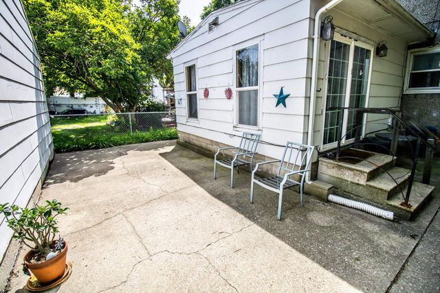 1127 Independence Avenue, Waterloo, IA 50703