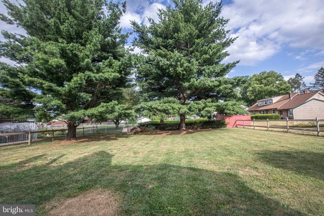 207 N LINDEN ST, Robesonia, PA 19551