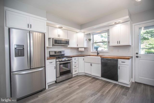 207 N LINDEN ST, Robesonia, PA 19551