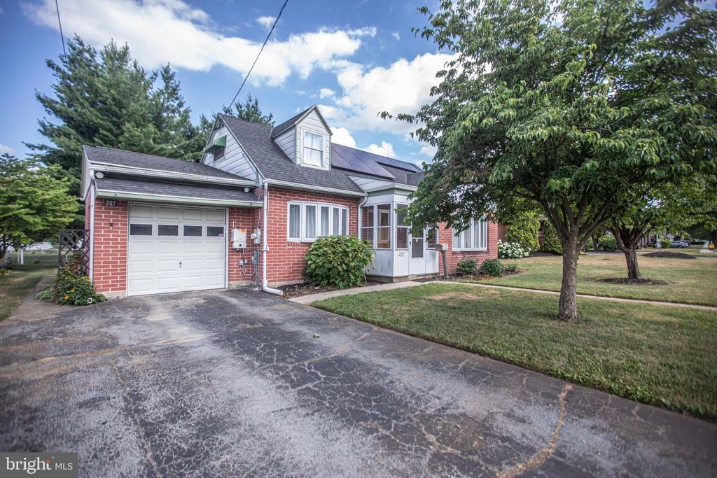 207 N LINDEN ST, Robesonia, PA 19551