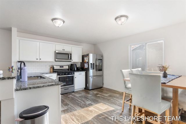 1211 Jayberry Drive, Holland, MI 49424