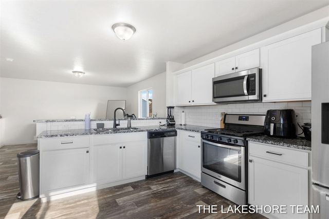 1211 Jayberry Drive, Holland, MI 49424