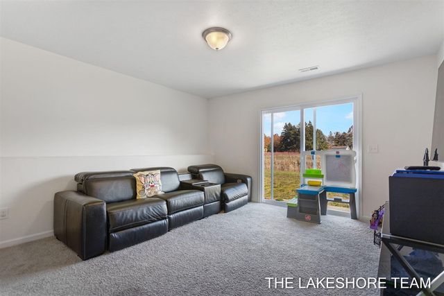 1211 Jayberry Drive, Holland, MI 49424