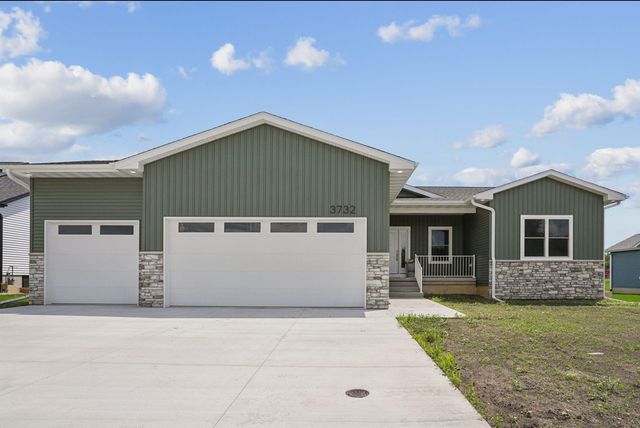 3732 Broomfield Drive, Cedar Falls, IA 50613