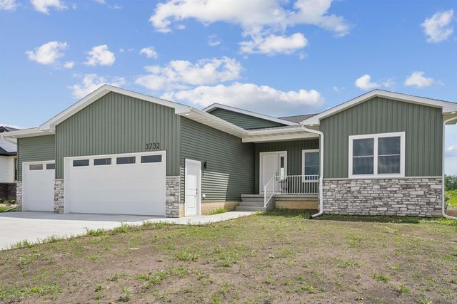 3732 Broomfield Drive, Cedar Falls, IA 50613