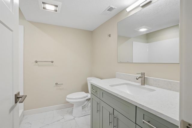 3732 Broomfield Drive, Cedar Falls, IA 50613