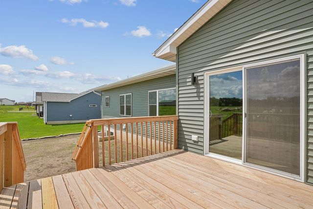3732 Broomfield Drive, Cedar Falls, IA 50613