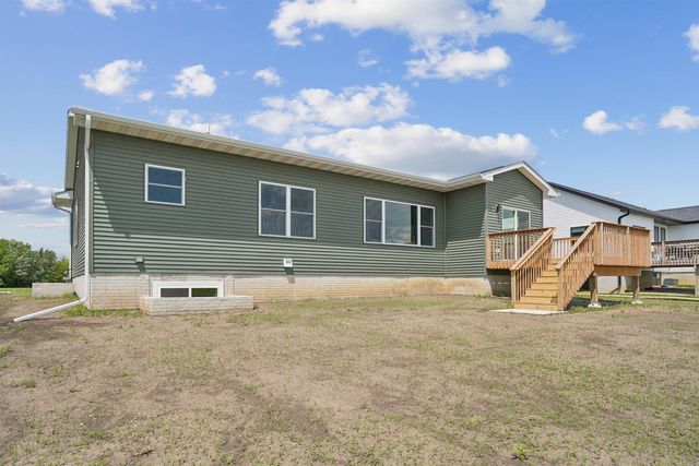 3732 Broomfield Drive, Cedar Falls, IA 50613