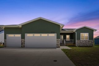 3732 Broomfield Drive, Cedar Falls, IA 50613