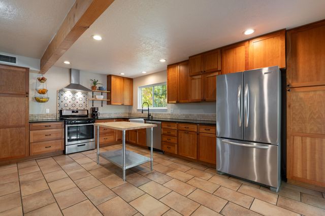 5812 Greenly Avenue NE, Albuquerque, NM 87111