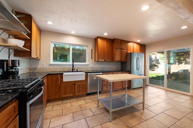 5812 Greenly Avenue NE, Albuquerque, NM 87111