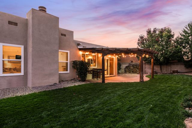 5812 Greenly Avenue NE, Albuquerque, NM 87111