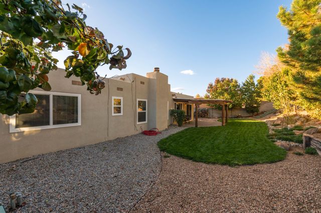 5812 Greenly Avenue NE, Albuquerque, NM 87111