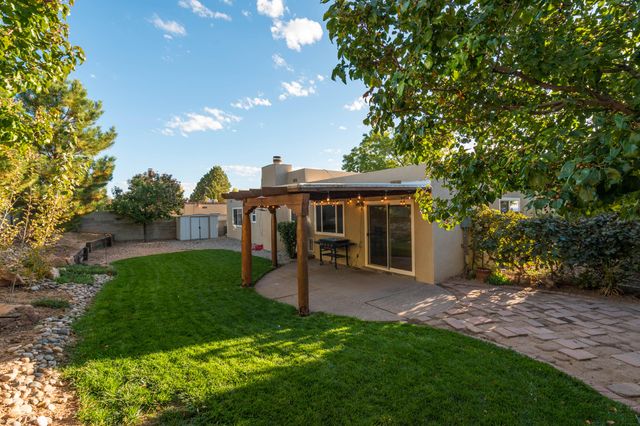 5812 Greenly Avenue NE, Albuquerque, NM 87111