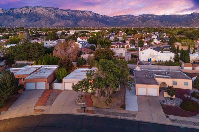 5812 Greenly Avenue NE, Albuquerque, NM 87111