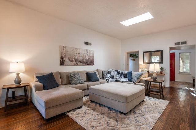 5812 Greenly Avenue NE, Albuquerque, NM 87111