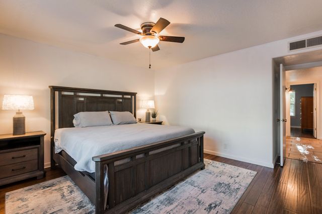 5812 Greenly Avenue NE, Albuquerque, NM 87111