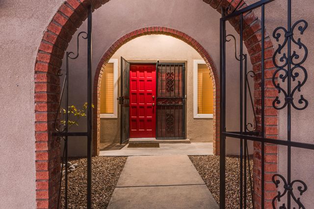 5812 Greenly Avenue NE, Albuquerque, NM 87111