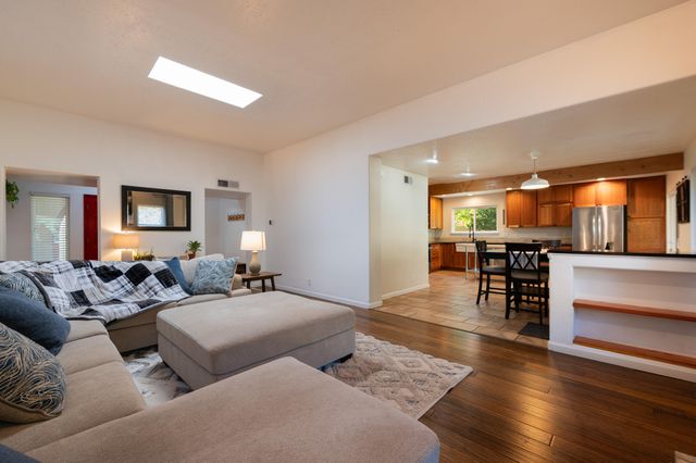 5812 Greenly Avenue NE, Albuquerque, NM 87111