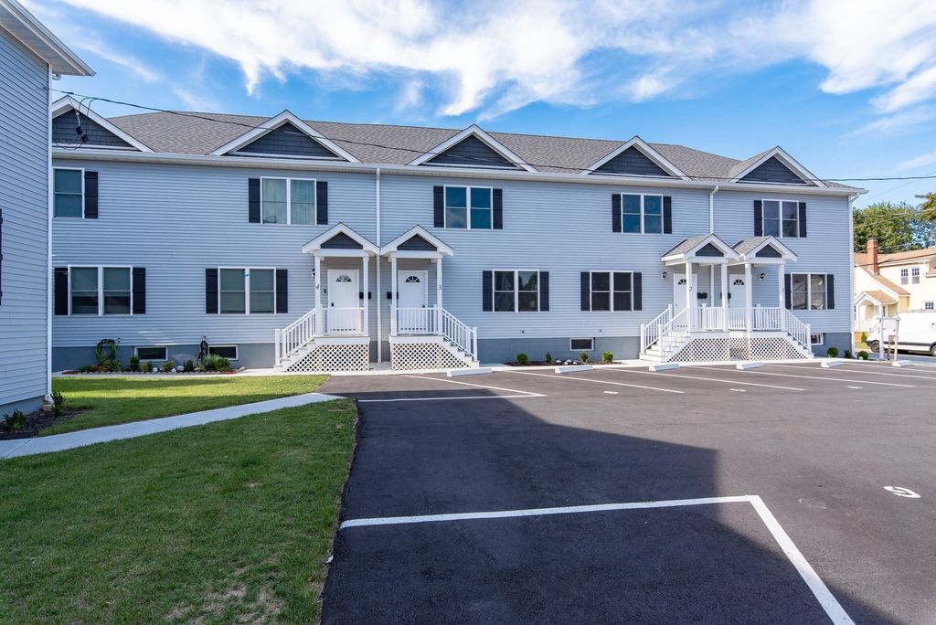 184 Avenue C -2, Woonsocket, RI 02895