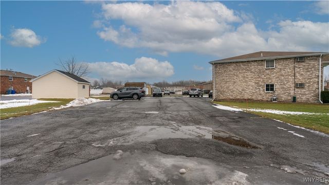 2721 Alder Creek Drive South, Wheatfield, NY 14120