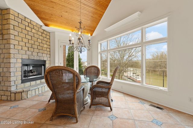 6205 River Rd, Prospect, KY 40059