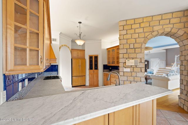 6205 River Rd, Prospect, KY 40059