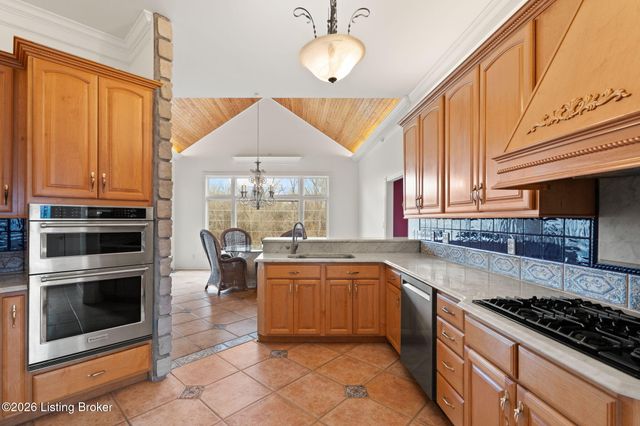 6205 River Rd, Prospect, KY 40059