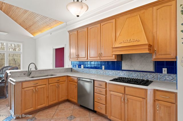 6205 River Rd, Prospect, KY 40059