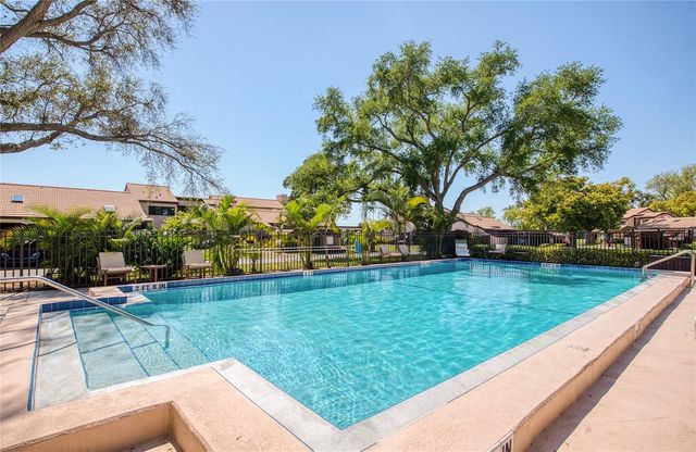 6305 PELICAN CREEK CROSSING D, St Petersburg, FL 33707