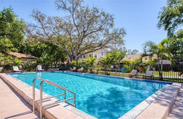 6305 PELICAN CREEK CROSSING D, St Petersburg, FL 33707