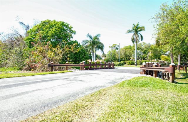 6305 PELICAN CREEK CROSSING D, St Petersburg, FL 33707