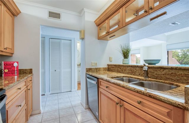 6305 PELICAN CREEK CROSSING D, St Petersburg, FL 33707