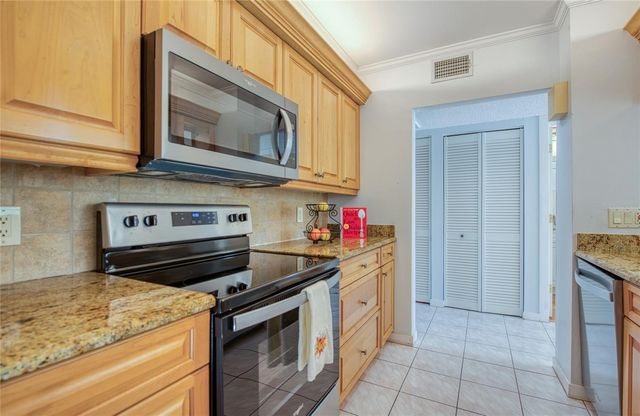 6305 PELICAN CREEK CROSSING D, St Petersburg, FL 33707