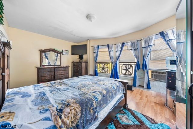 324 Chilton St, Elizabeth City, NJ 07208