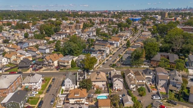324 Chilton St, Elizabeth City, NJ 07208