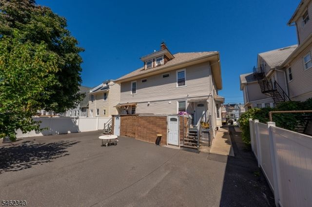 324 Chilton St, Elizabeth City, NJ 07208