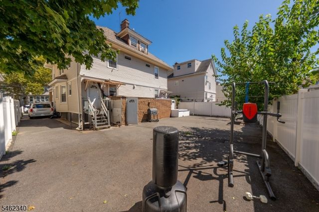 324 Chilton St, Elizabeth City, NJ 07208