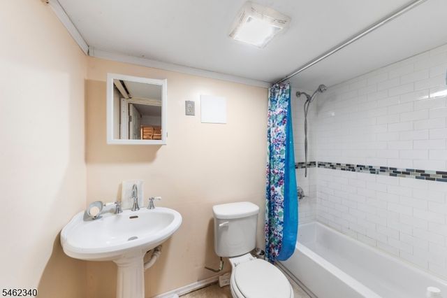 324 Chilton St, Elizabeth City, NJ 07208