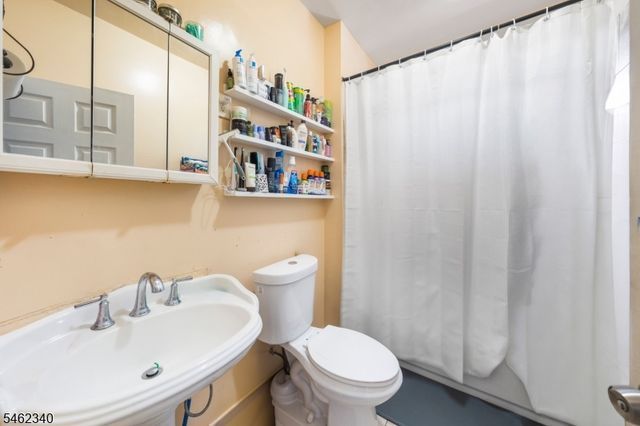 324 Chilton St, Elizabeth City, NJ 07208