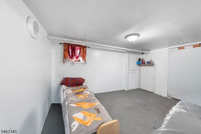324 Chilton St, Elizabeth City, NJ 07208