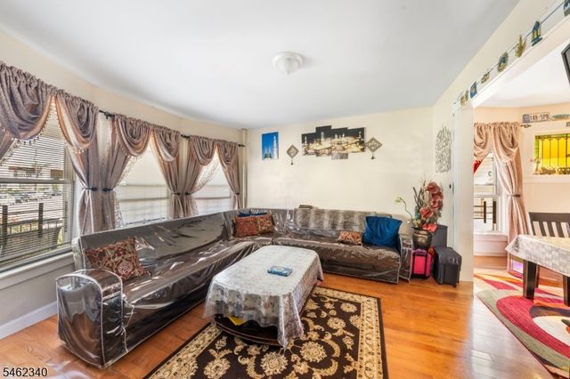 324 Chilton St, Elizabeth City, NJ 07208