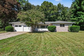 8486 S Hillcrest Drive, Berrien Springs, MI 49103