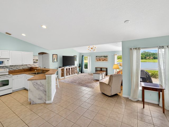 531 High Hawk Circle, Vero Beach, FL 32962